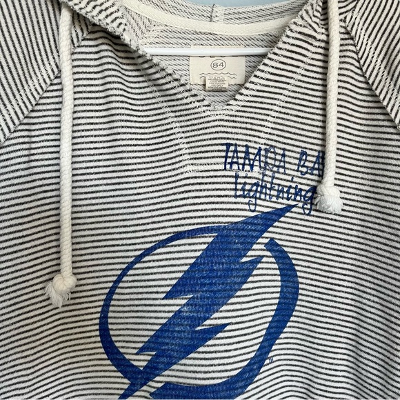 Blue 84 Distressed Tampa Bay Lightning pullover sweatshirt - Picture 4 of 5